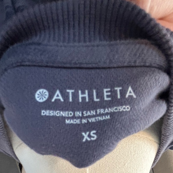 Athleta Women’s Navy Crew Sweatshirt Size XS - Picture 3 of 3